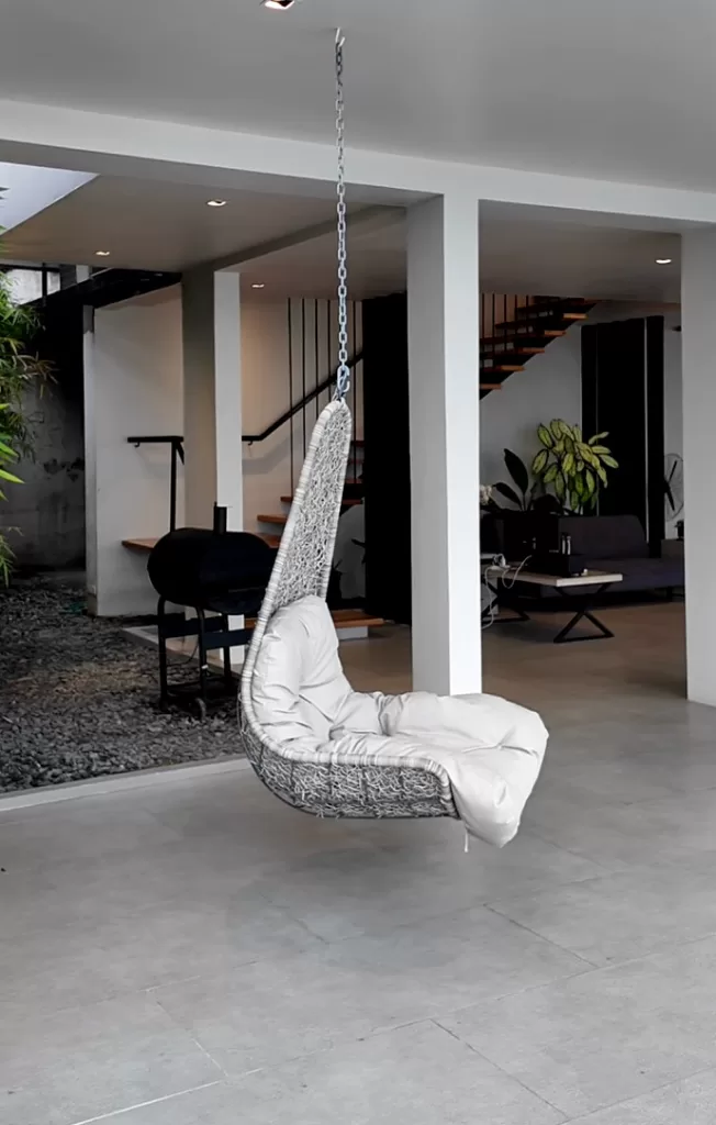 Cliff house Nasugbu - Hanging egg chair